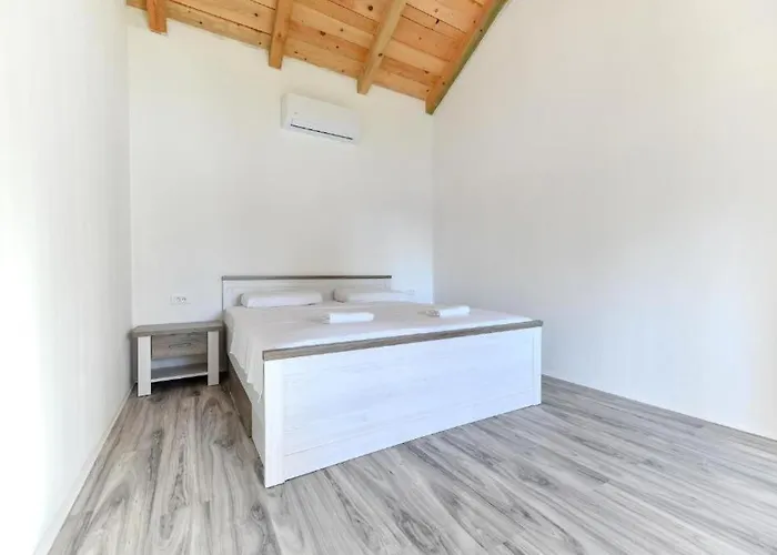 Vakantiehuis Family Friendly House With A Swimming Pool Gornje Rastane, Biograd - 23137