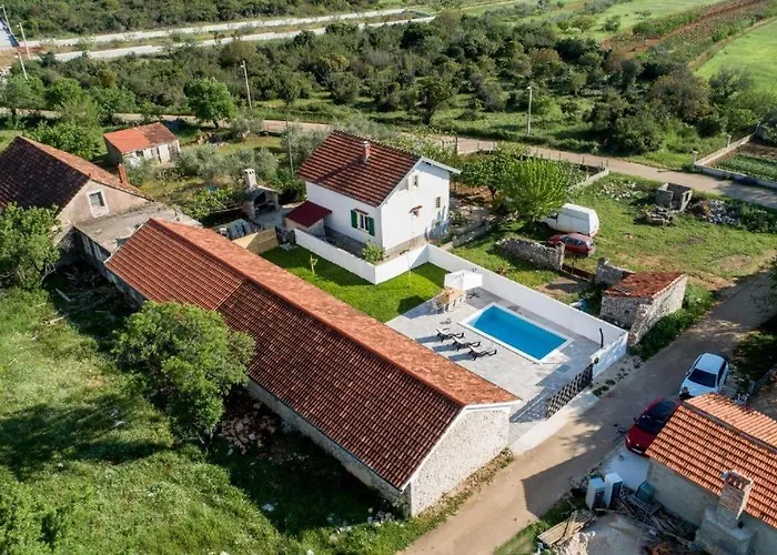 Vakantiehuis Family Friendly House With A Swimming Pool Gornje Rastane, Biograd - 23137 Sveti Filip i Jakov